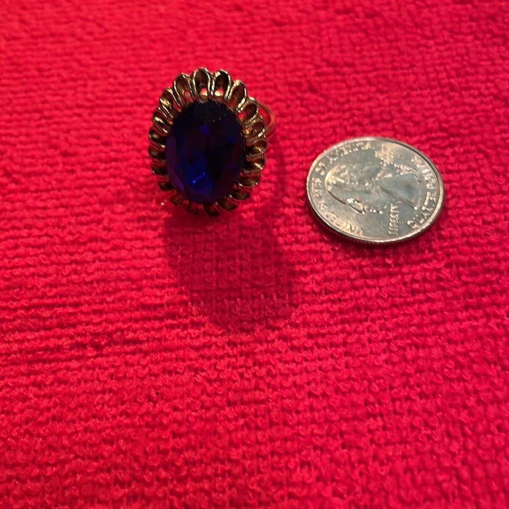 Gold ring with large blue gemstone - Picture 3 of 4